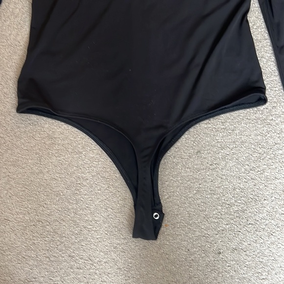 Express Stretch Keyhole Bodysuit - Picture 5 of 5